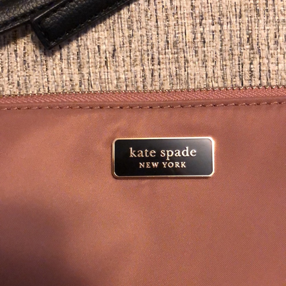 Kate Spade crossbody. - Picture 2 of 6